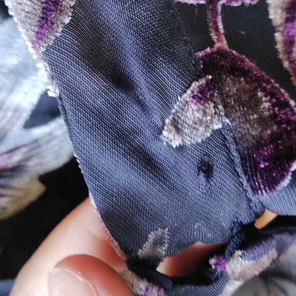 Design Lab Navy blue cold shoulder flutter sleeve blouse size small - Picture 10 of 10